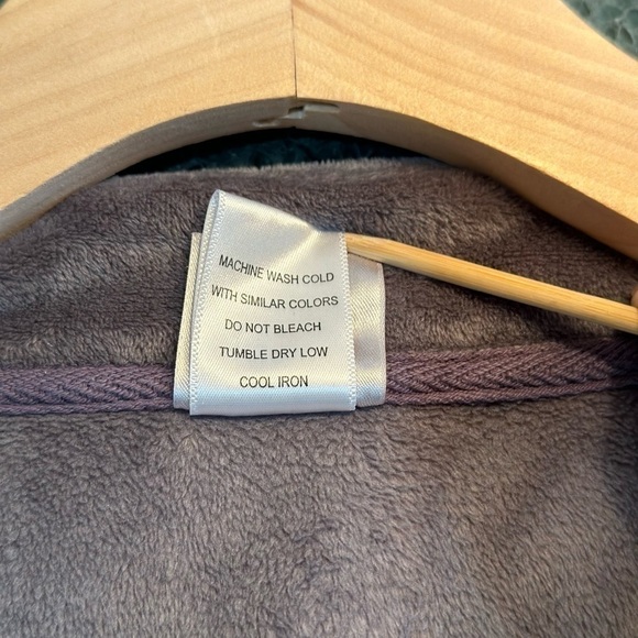 Natori Gray Long Sleeve Pajama Top - Picture 4 of 5